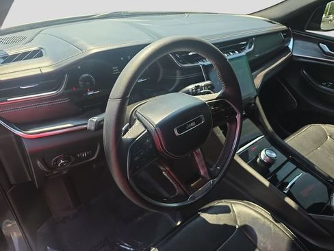 Used 2023 Jeep Grand Cherokee Overland RWD image 16