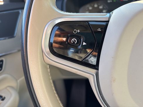 Used 2021 Volvo XC90 T5 Momentum w/ Climate Package image 22