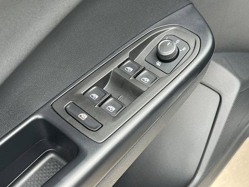 New 2025 Volkswagen Taos SE image 11