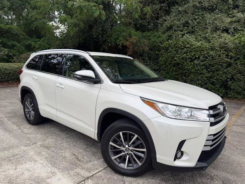 Used 2017 Toyota Highlander XLE FWD image 14