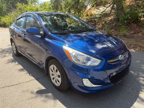 Used 2016 Hyundai Accent SE w/ Option Group 02 FWD image 9