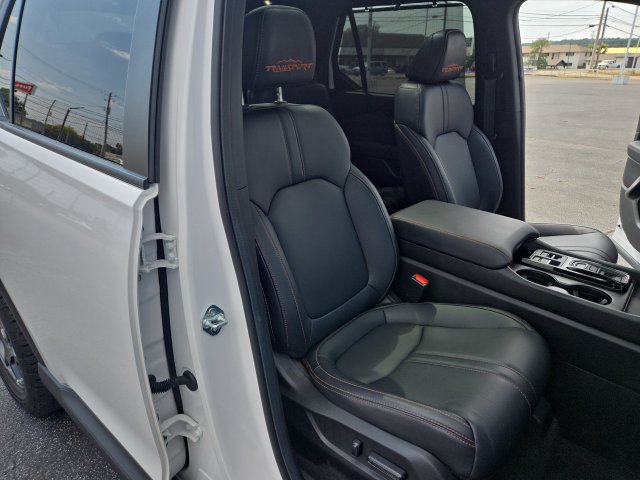 Used 2025 Honda Pilot TrailSport image 26