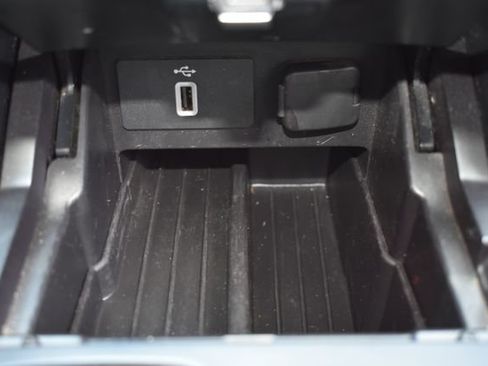 Used 2018 Ford Explorer XLT w/ XLT Technology Feature Bundle AWD/4WD image 31