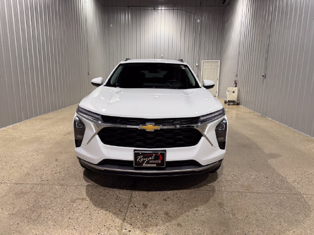 Used 2025 Chevrolet Trax LT w/ LT Convenience Package FWD image 3