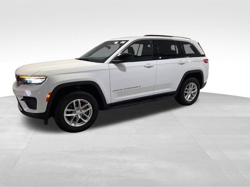 Used 2024 Jeep Grand Cherokee Laredo X AWD/4WD image 21