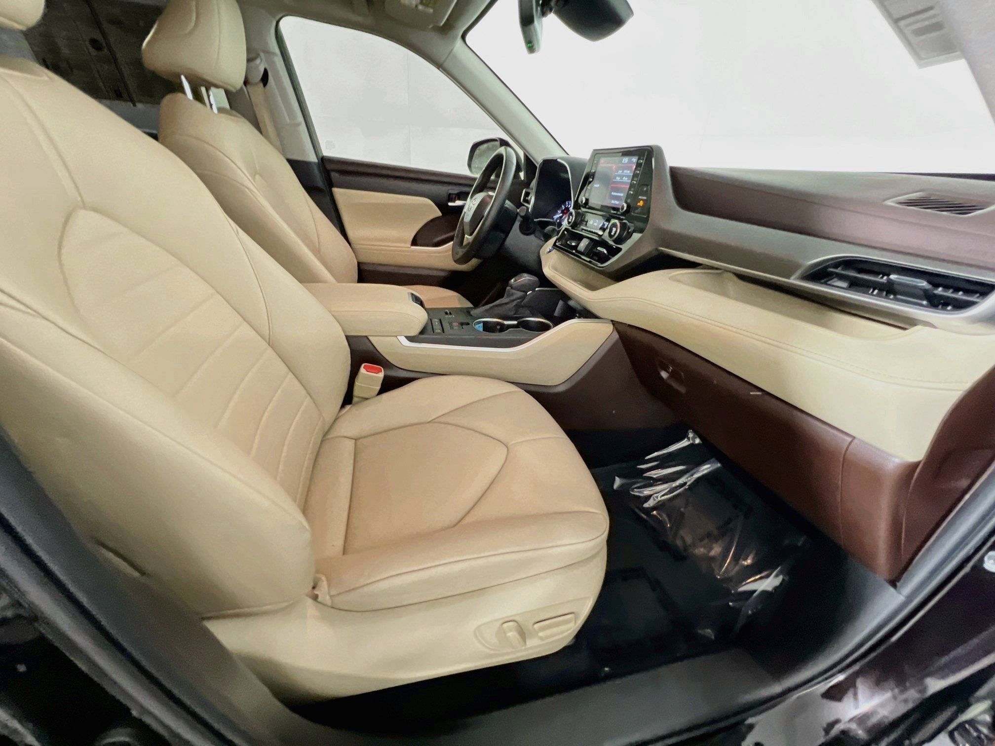 Used 2022 Toyota Highlander XLE FWD image 31