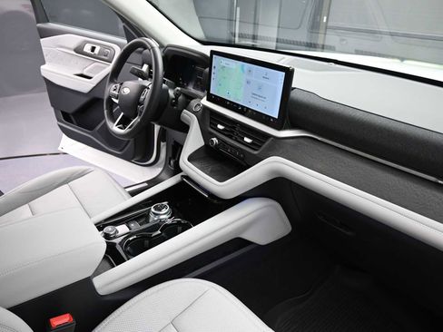 Used 2025 Ford Explorer Platinum w/ Ultimate Package image 51