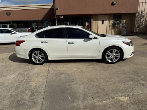 Used 2017 Nissan Altima 3.5 SL FWD image 4