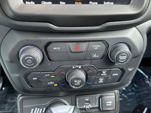 Certified 2023 Jeep Renegade Trailhawk AWD/4WD image 30
