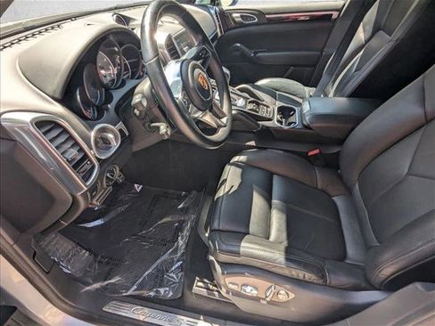 Used 2018 Porsche Cayenne S AWD/4WD image 17