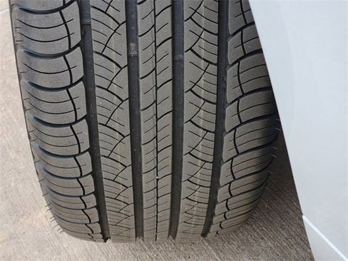 Used 2025 Jaguar F-PACE R-Dynamic S image 8