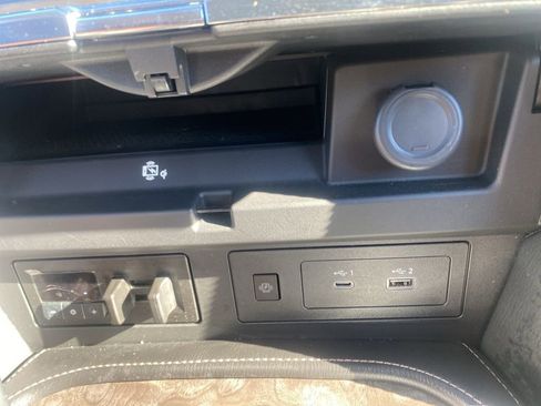 Used 2024 Nissan Armada Platinum w/ Captain's Chairs Package image 27