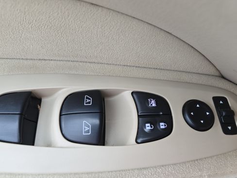 Used 2014 Nissan Pathfinder SV AWD/4WD image 27