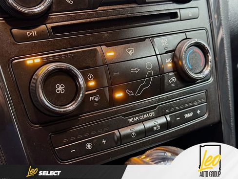 Used 2017 Ford Explorer XLT image 15