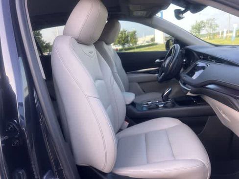 Used 2023 Cadillac XT4 Luxury w/ Cold Weather Package image 12