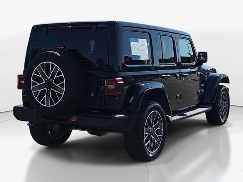 Used 2023 Jeep Wrangler Unlimited Sahara w/ Cold Weather Group AWD/4WD image 6