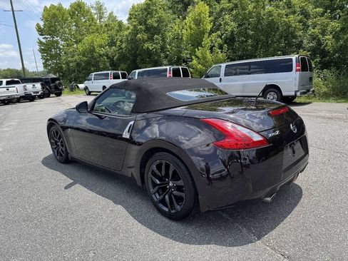 Used 2015 Nissan 370Z Touring RWD image 7