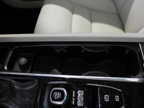 Used 2020 Volvo S60 T5 Momentum image 31