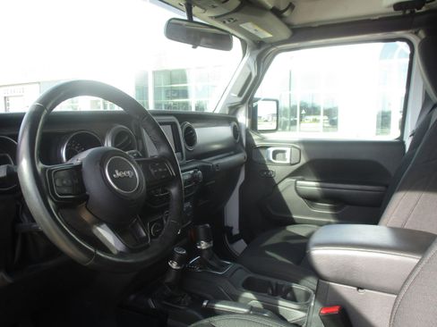 Used 2022 Jeep Gladiator Sport image 8