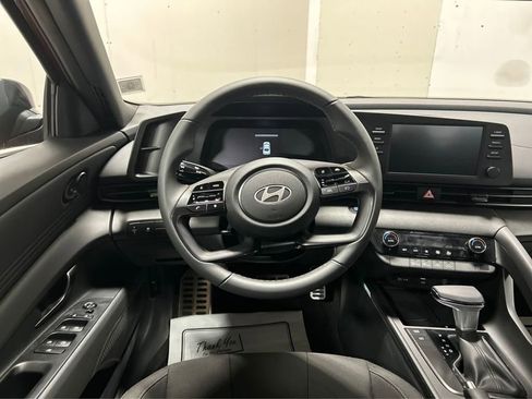 Certified 2025 Hyundai Elantra Sport FWD image 13