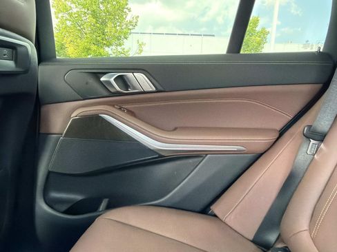 Used 2022 BMW X5 xDrive40i w/ Premium Package AWD/4WD image 14