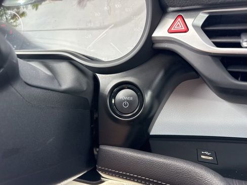 Used 2025 Toyota Sienna LE FWD image 22