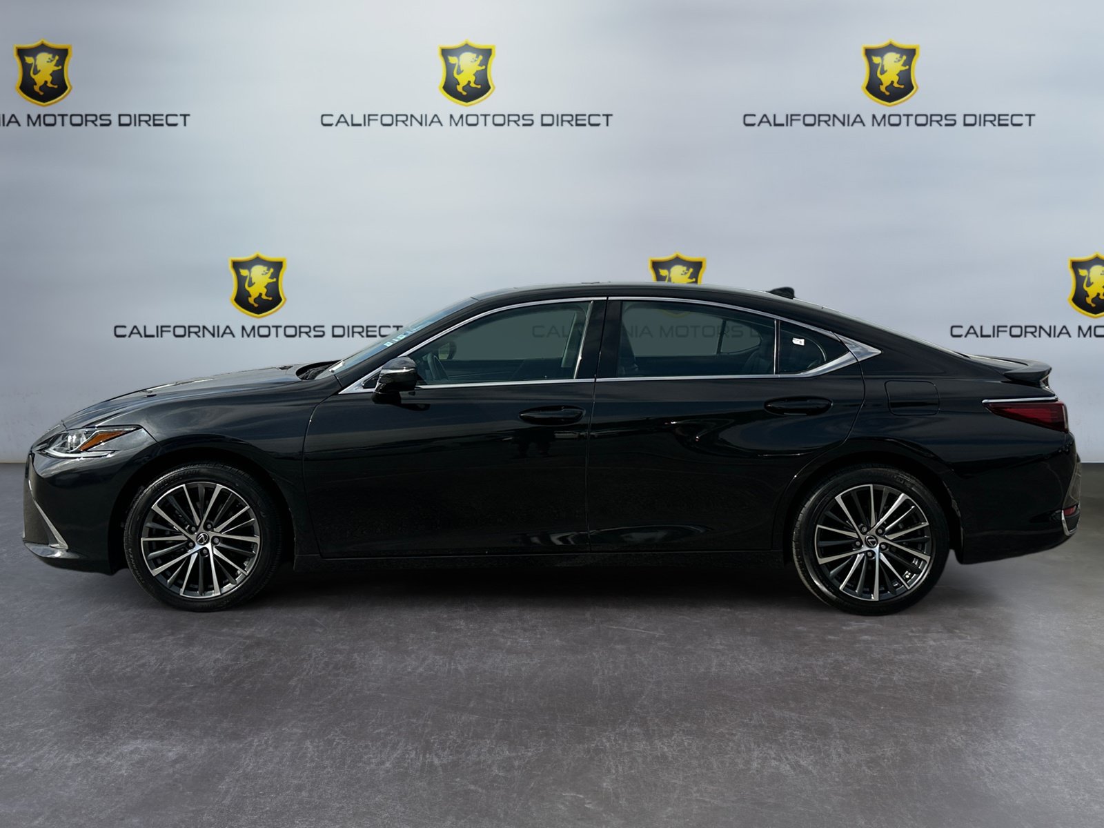 Used 2024 Lexus ES 300h w/ Premium Package FWD image 2
