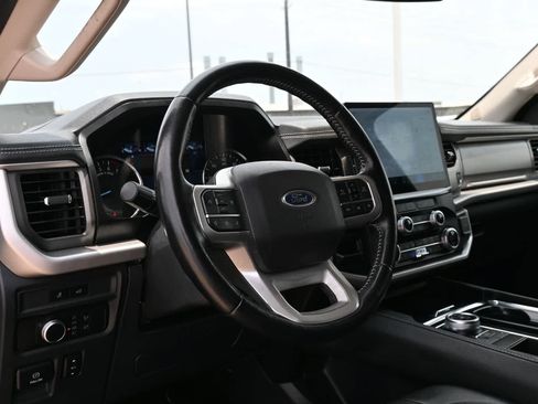 Used 2022 Ford Expedition XLT RWD image 16