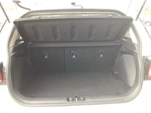 Used 2025 Hyundai Venue SEL FWD image 9