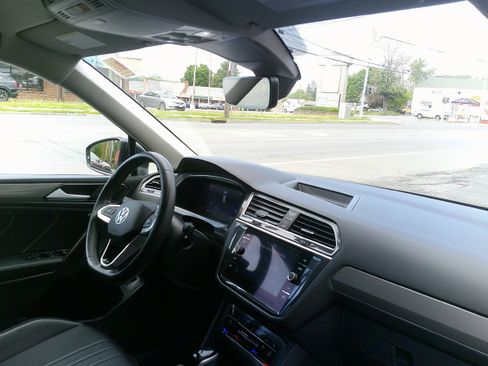 Used 2022 Volkswagen Tiguan SE AWD/4WD image 22