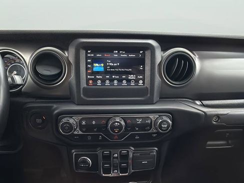 Used 2021 Jeep Gladiator Sport AWD/4WD image 17