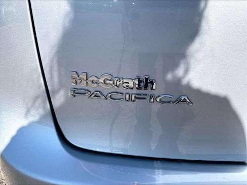 Used 2024 Chrysler Pacifica Touring-L FWD image 26