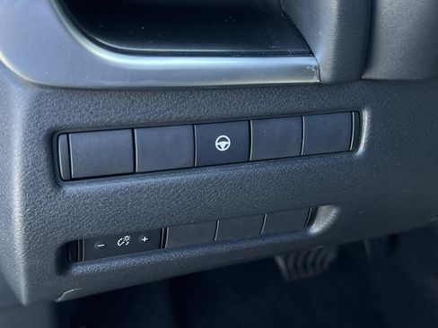 Used 2022 Nissan Rogue SV FWD image 20