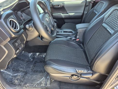 Used 2020 Toyota Tacoma SR w/ SR Convenience Package RWD image 16