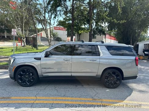 Used 2026 GMC Yukon XL Denali w/ Denali Reserve Package AWD/4WD image 6