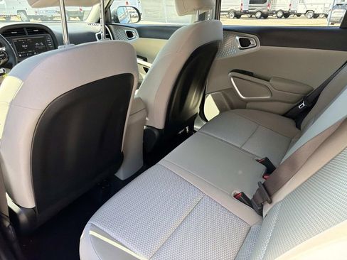 Used 2025 Kia Soul LX image 13