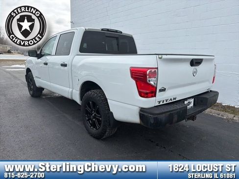 Used 2017 Nissan Titan S image 3