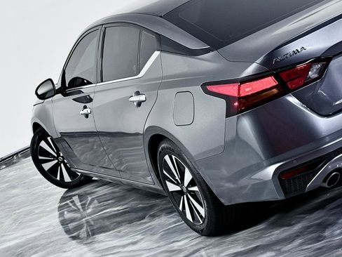 Used 2020 Nissan Altima 2.5 SL FWD image 13