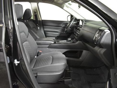 Certified 2024 Nissan Pathfinder SV w/ SV Premium Package AWD/4WD image 39