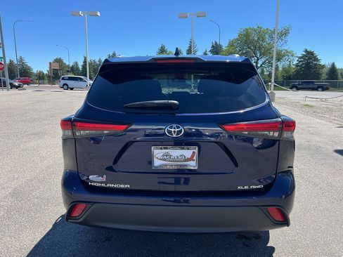 Used 2023 Toyota Highlander XLE AWD/4WD image 7