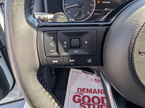 Used 2023 Nissan Rogue SL AWD/4WD image 16
