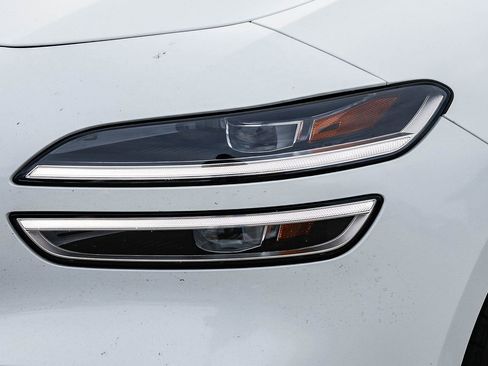 Used 2025 Genesis G70 2.5T image 7