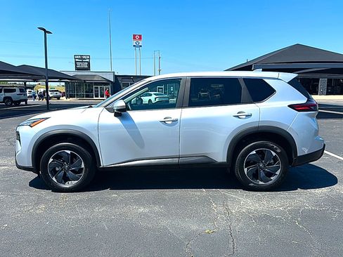 Used 2024 Nissan Rogue SV FWD image 5