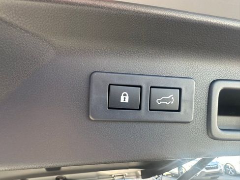 Used 2025 Subaru Forester Touring image 8