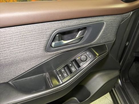 Used 2023 Nissan Rogue SV FWD image 24