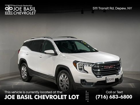 Used 2022 GMC Terrain SLT AWD/4WD image 1