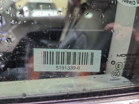 Used 2023 Chrysler Pacifica Touring-L FWD image 5