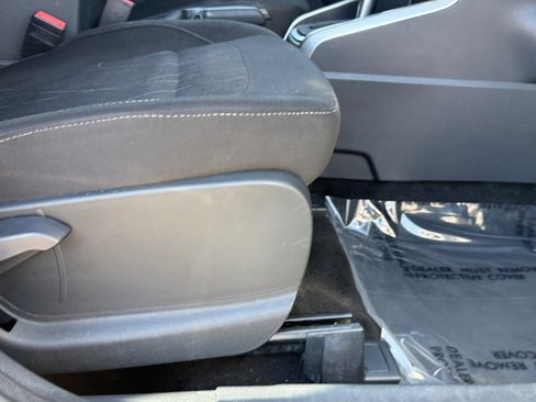 Used 2018 Ford EcoSport SE w/ SE Convenience Package image 12