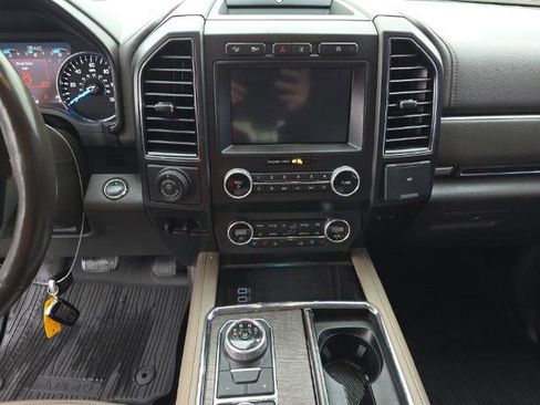 Used 2019 Ford Expedition Limited image 11