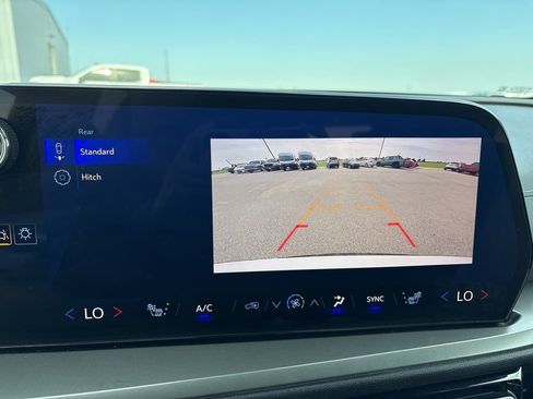 Used 2025 Chevrolet Traverse LT AWD/4WD image 35